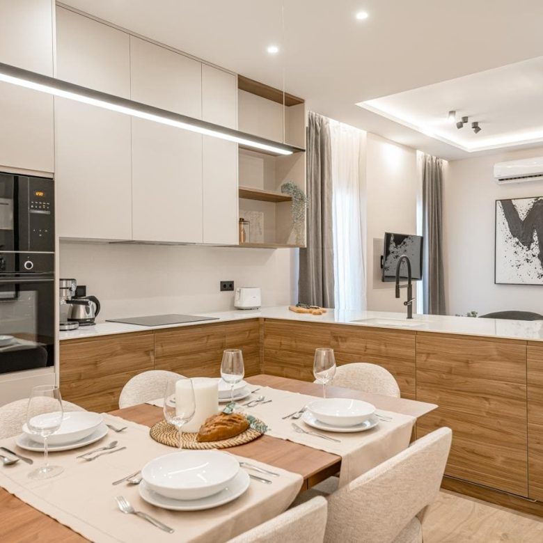 Stylish images of a luxurious renovated apartment featuring 3 bedrooms, modern kitchen, and elegant design in the heart of Madrid.