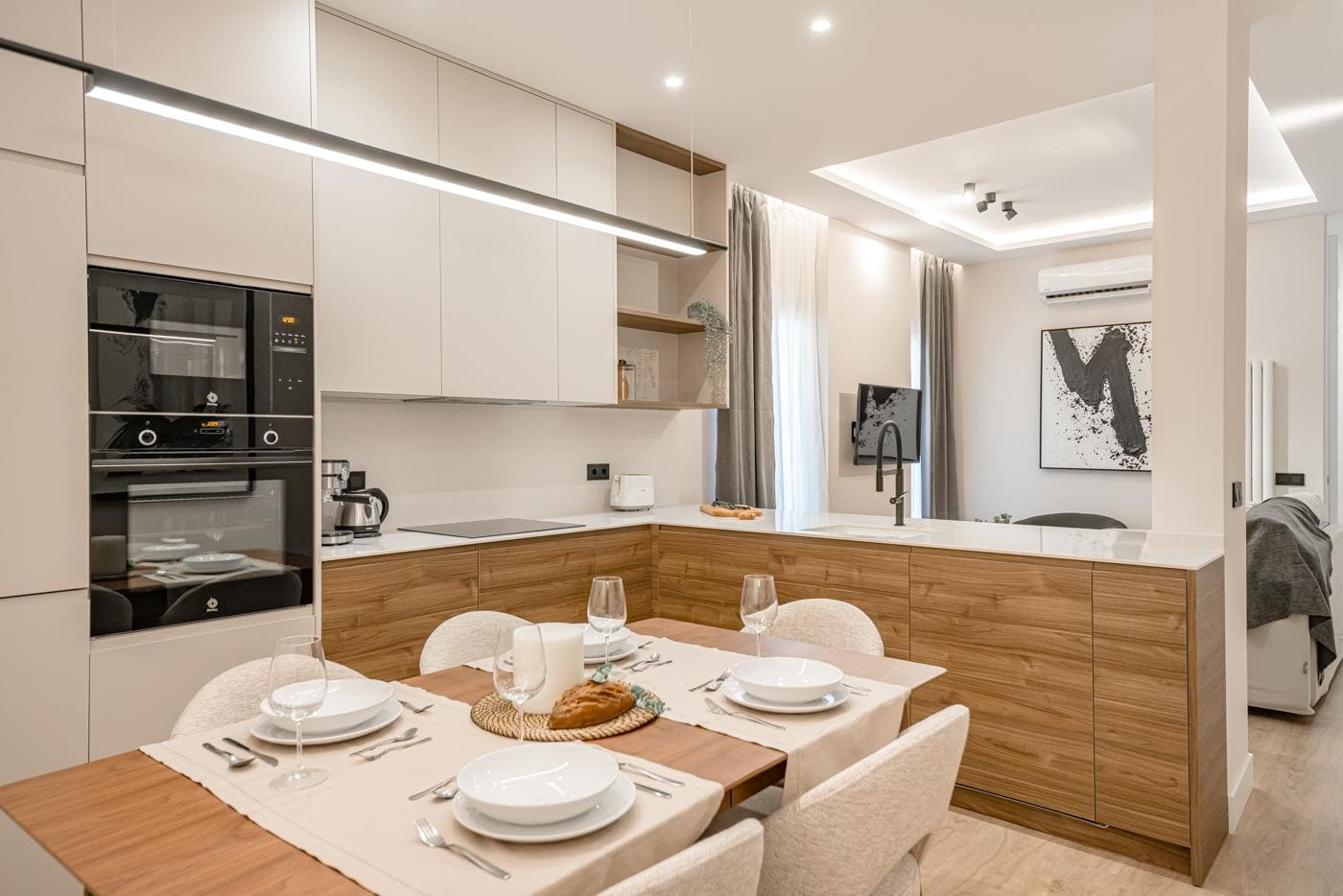 Stylish images of a luxurious renovated apartment featuring 3 bedrooms, modern kitchen, and elegant design in the heart of Madrid.