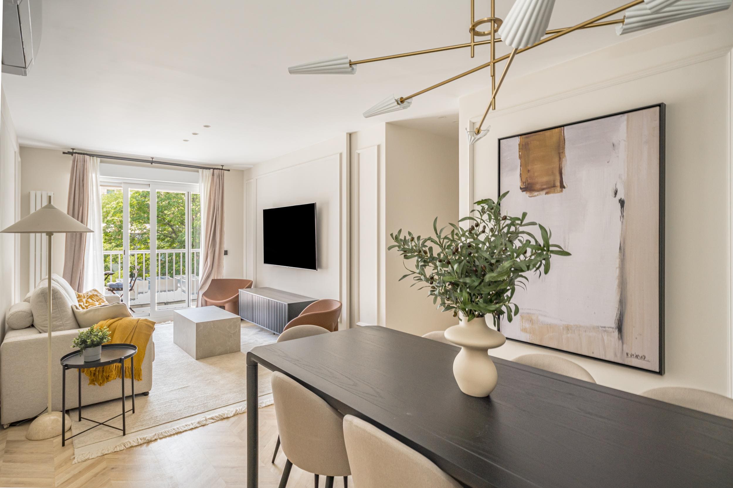 Stunning images of an elegant, fully renovated apartment featuring 2 bedrooms, modern design, and a cozy terrace in a prestigious neighborhood of Madrid.