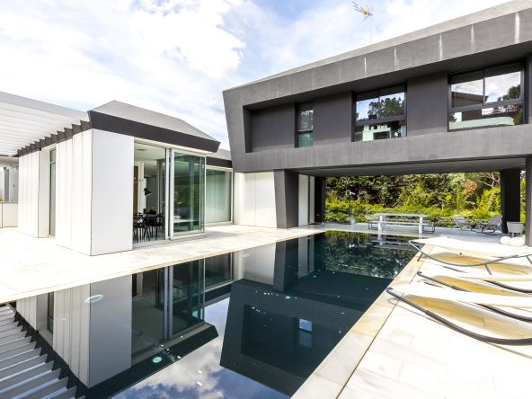 Stunning images of a contemporary chalet featuring 6 bedrooms, an infinity pool, and a beautifully landscaped garden, designed for luxury living and energy efficiency.