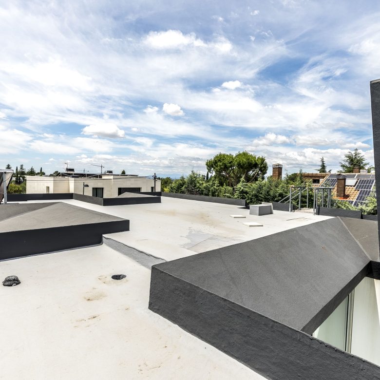 Stunning images of a contemporary chalet featuring 6 bedrooms, an infinity pool, and a beautifully landscaped garden, designed for luxury living and energy efficiency.